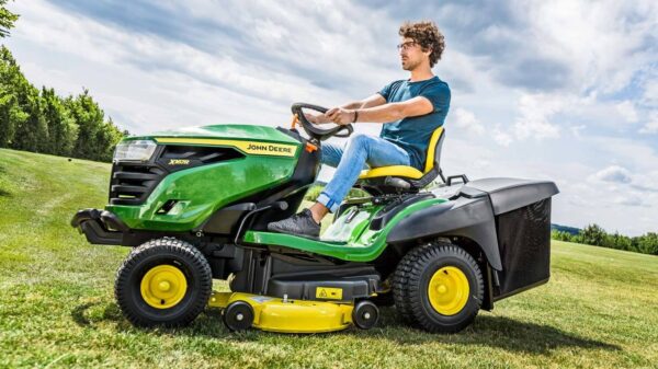 Cortacésped con operador a bordo X167R - John Deere